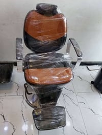 كرسي حلاقة استعمال قليل جدآ عنوان بغداد مدينه الصدر 07731625829
