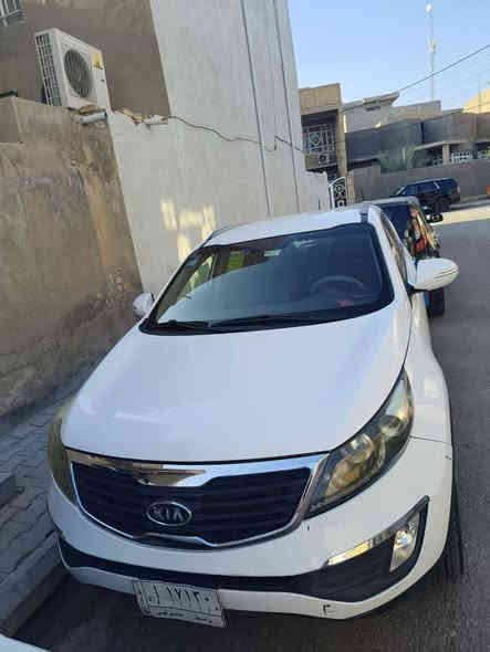 السلام عليكم كيا سبورتج موديل2014 خليجي
 بيه بنيد مبدل وربع الجاملغ الامامي صبغ بدون دواخل 
كير محرك تبريد حداديه كله مكفول 
السعر 140$ 
للاستفسار الاتصال عل الرقم ***********
