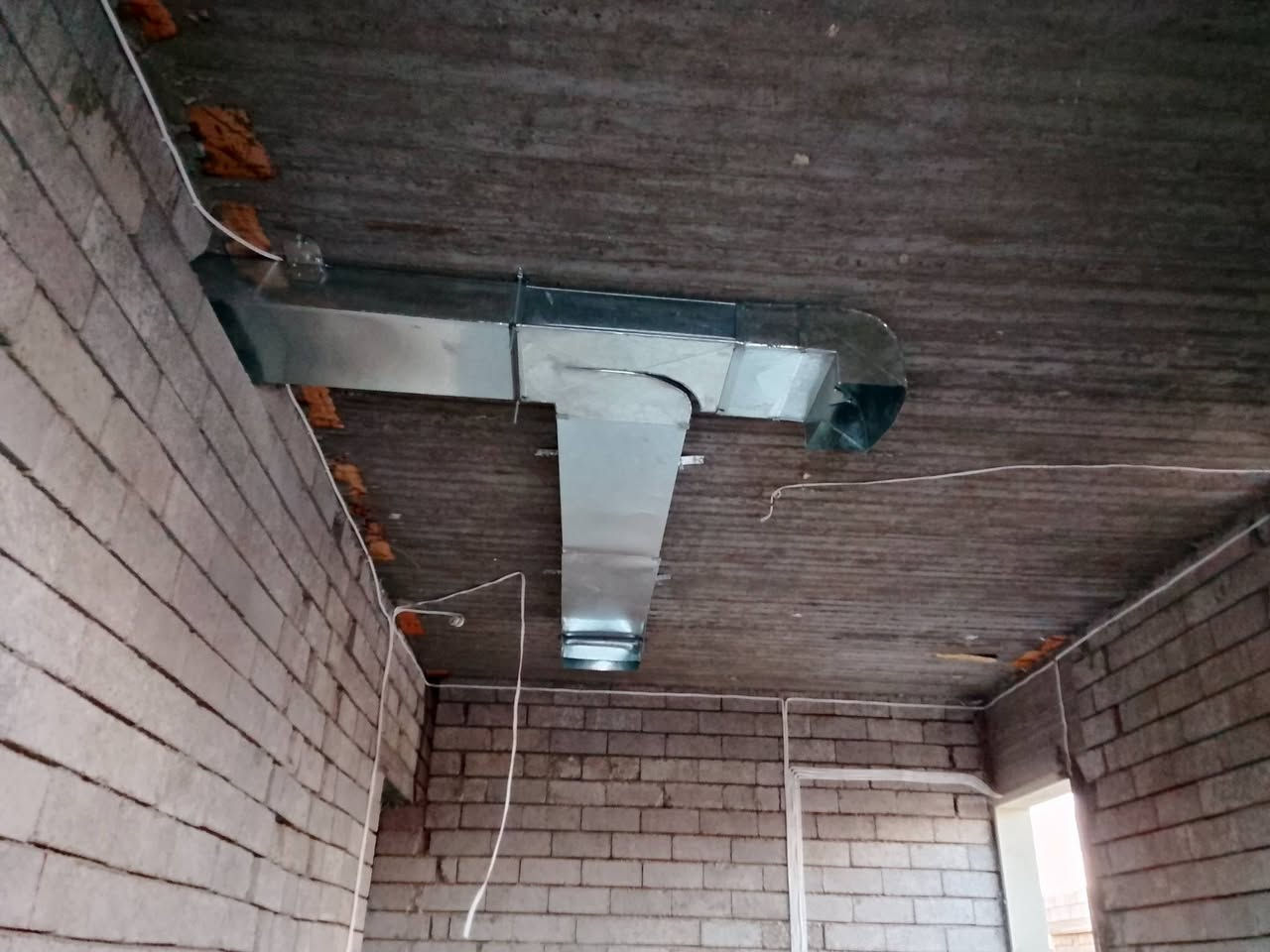 السلام عليكم يوجد كادر فصال وشد دكتات تبريد مركزي سعر المتر 25 الاستفسار اتصل ***********
