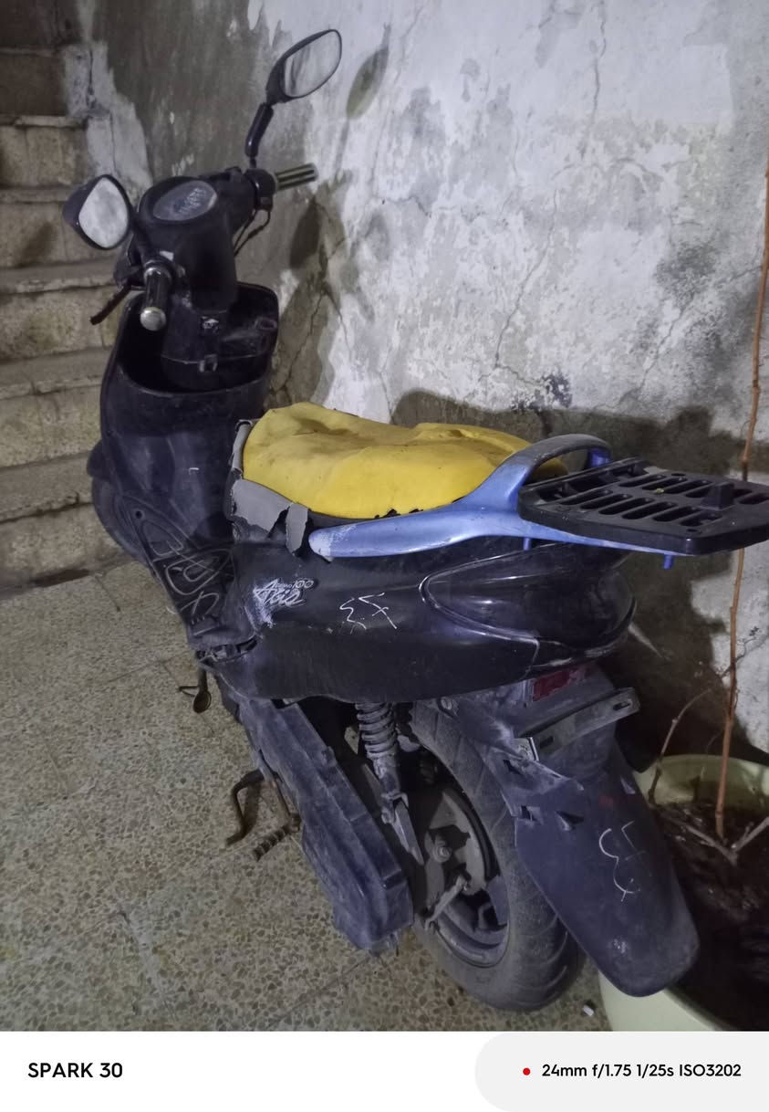 ماطور للبيع لاكزز نضيف شغال بس يرادلو قايش وتغليف كشن  ما يرادلو شي السعر 250 
*********** 
واتساب ***********
