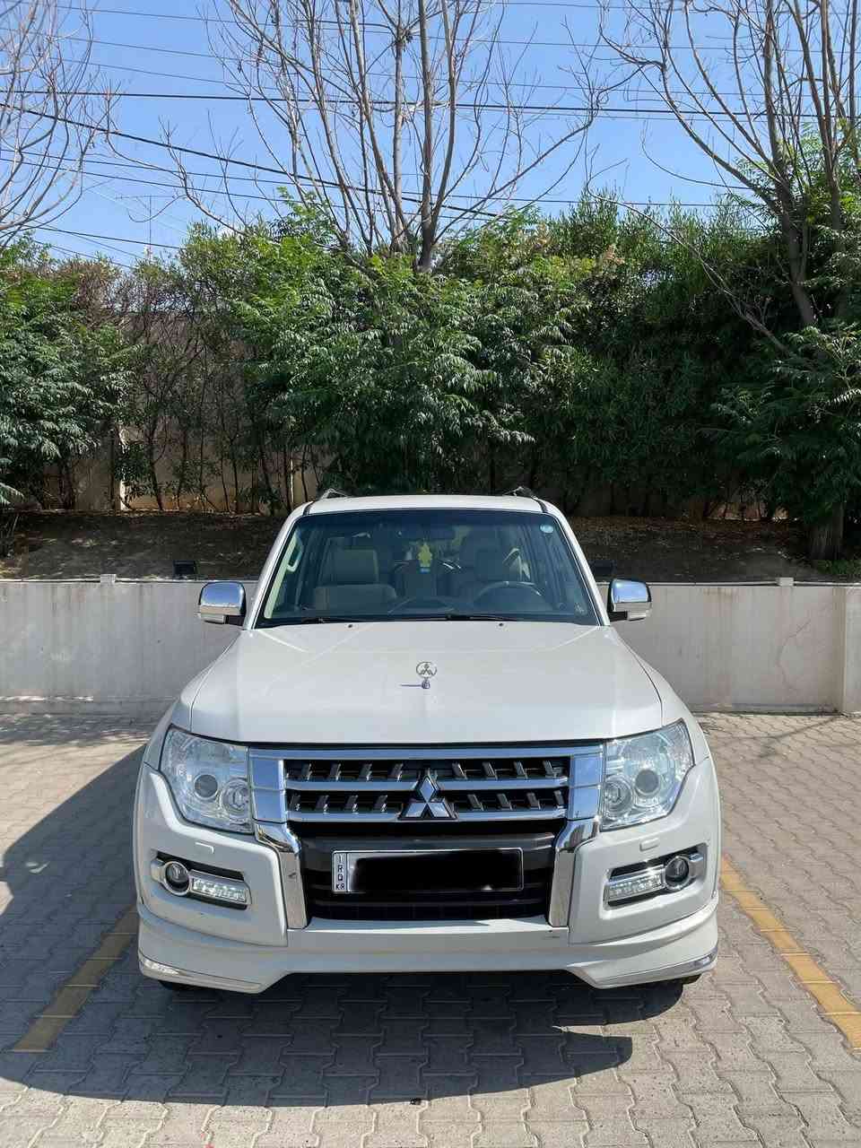 پاجيرو حطورة ٢٠١٦ ماشی ١٢٥ الف ماشي ٦سلندر مكينة ٣.٥ سيارة فول مواصفات و مواصفات معروفة 
سلايت 
٣ شاشة
كاميرا
تحديد سرعة و فوليوم
ثلاجة 
٣ مقعد
سماعة ماركة و امبرفاير
كير محرك تبريد تحويل كلة بشرط 
سنوية و هزة جديد  
سيارة مال بيت مو معرض 
السعر ١٩٥ و مجال بسيط
***********
