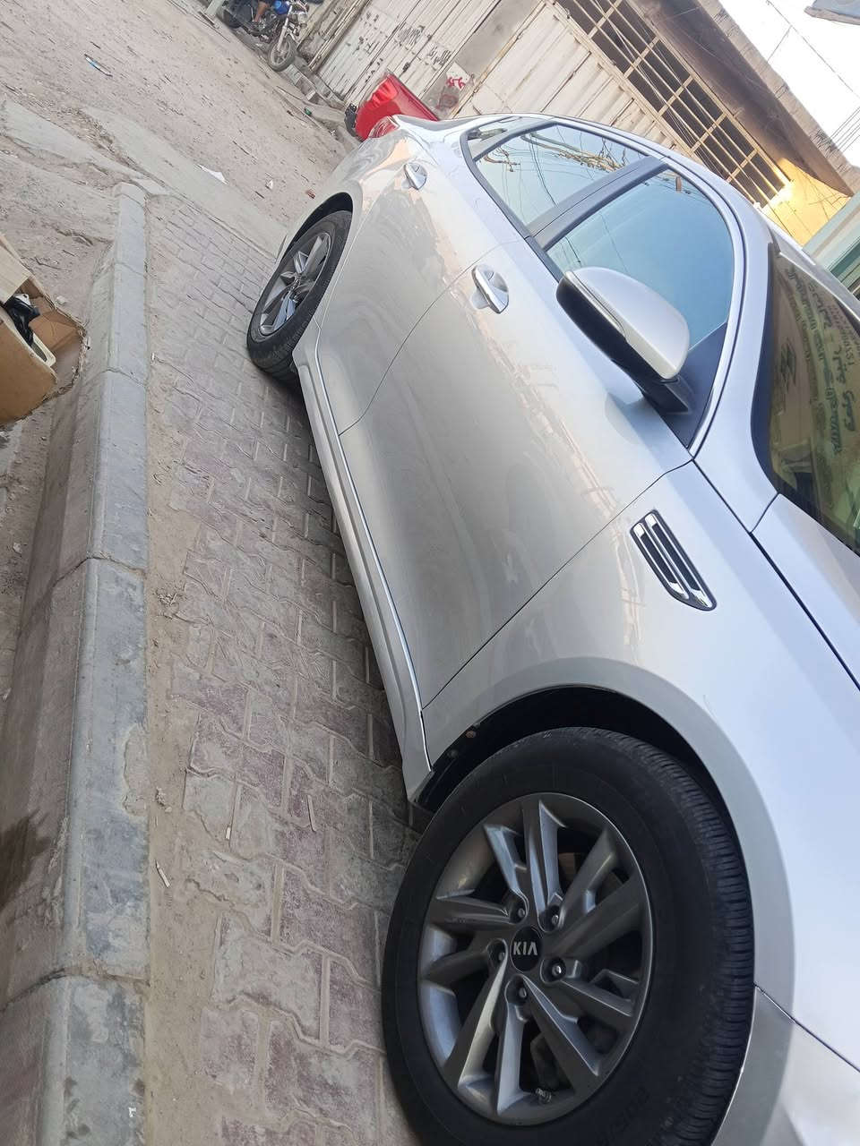 السلام عليكم
كيا اوبتيما 2020 أمريكي 2400 معوقين باقي 10اشهر تصير حرة المالك يمي وعندي وكاله عامة بسمي حادث جاملغ وبنيد الحادث مرفق بالصور محرك كير شرط الشرط رادار اربع جهات مانع انزلاق توقف ذاتي تنبية قيادة تحكم جهتين اشاير بلمري  شاشة دمام السياره خير من الله تخم تاير حدادية تبريد تدفئه لايت زنون ماشية 127
جاهزة للاخير الله شاهد واحلى من الصور ب130 وبيها مجال قليل كلش 
مكاني الديوانية البدير 
***********
