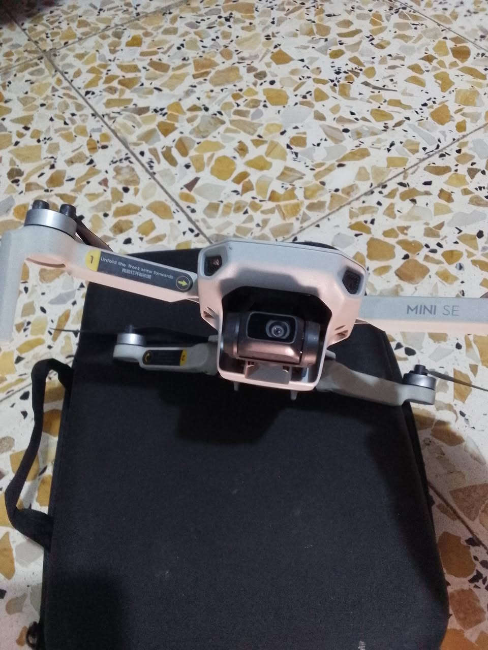 ادرون للبيع   الدرون مثل ما موضح بل صورة الي يريدة يراسلني خاصص


**إذا كنت صاحب هذا الإعلان وتريد حذفه لأي سبب، رجاءا أرسل رسالة إلى الدعم الفني**