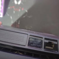 جهاز Ps4 سلم للبيع ملحقاته كاملة كيبل اچ دي و جوستكات عدد 2 وحده اصلية...