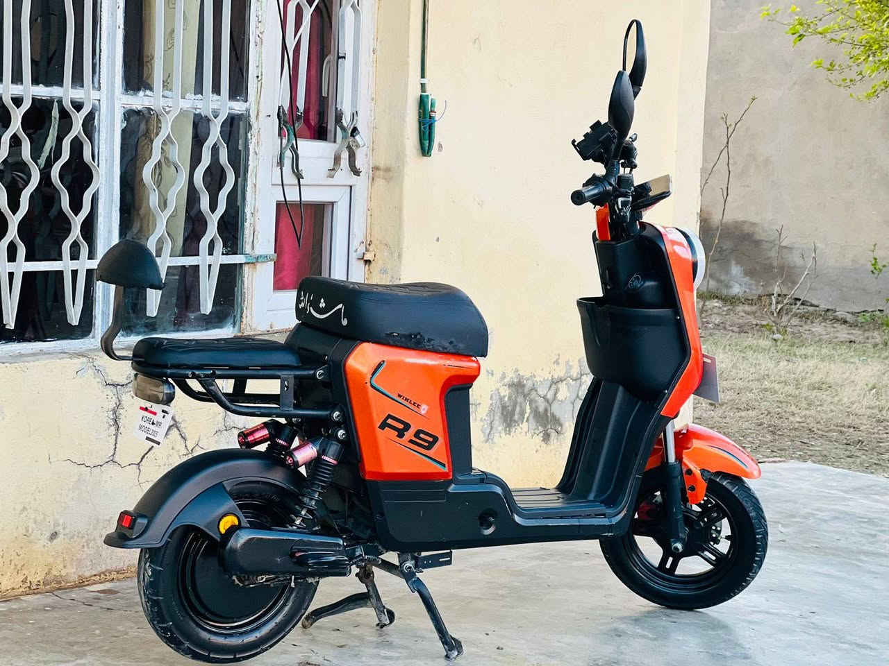 السلام عليكم
للبيع R9 
R9
موديل 2025 
نظام رجوع R
السرعة 99 .... 60 حقيقي نشاط فول 
بطاريات 5   
تشغيل ع بصمه وصويج 
للون مميز 
اشاير يمين يسار 
لايت عالي ناصي  
السعر 375 وبي مجال شي قليل 
 
 ***********
