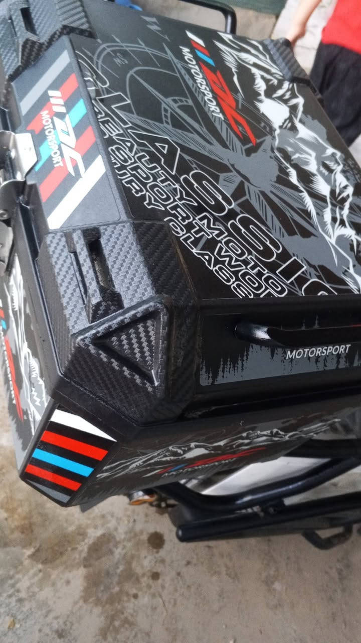 السلام عليكم
🚨 للبيع ماطور كهربائي GAROW بحالة ممتازة جدًا ⚡

للبيع ماطور كهربائي حديث، يعمل بالشحن الكهربائي ولا يحتاج إلى بنزين، اقتصادي جدًا ومناسب للتنقل اليومي.

✅ مستخدم مرتين فقط (بحالة شبه جديدة).
✅ هادئ جدًا (كاتم وبدون صوت تقريبًا).
✅ قيادة مريحة وثابتة.
✅ شحن ممتاز وأداء قوي.
✅ تم شراؤه أثناء أزمة البنزين، وبعد أن عاد ابني لاستخدام سيارته، لم نعد بحاجة إليه.

💰 السعر: 1,250,000 دينار عراقي
📌 السعر قابل للتفاوض بالمعقول.

📞 للاستفسار:
***********

فرصة ممتازة لمن يبحث عن ماطور كهربائي نظيف، اقتصادي، وشبه جديد.
