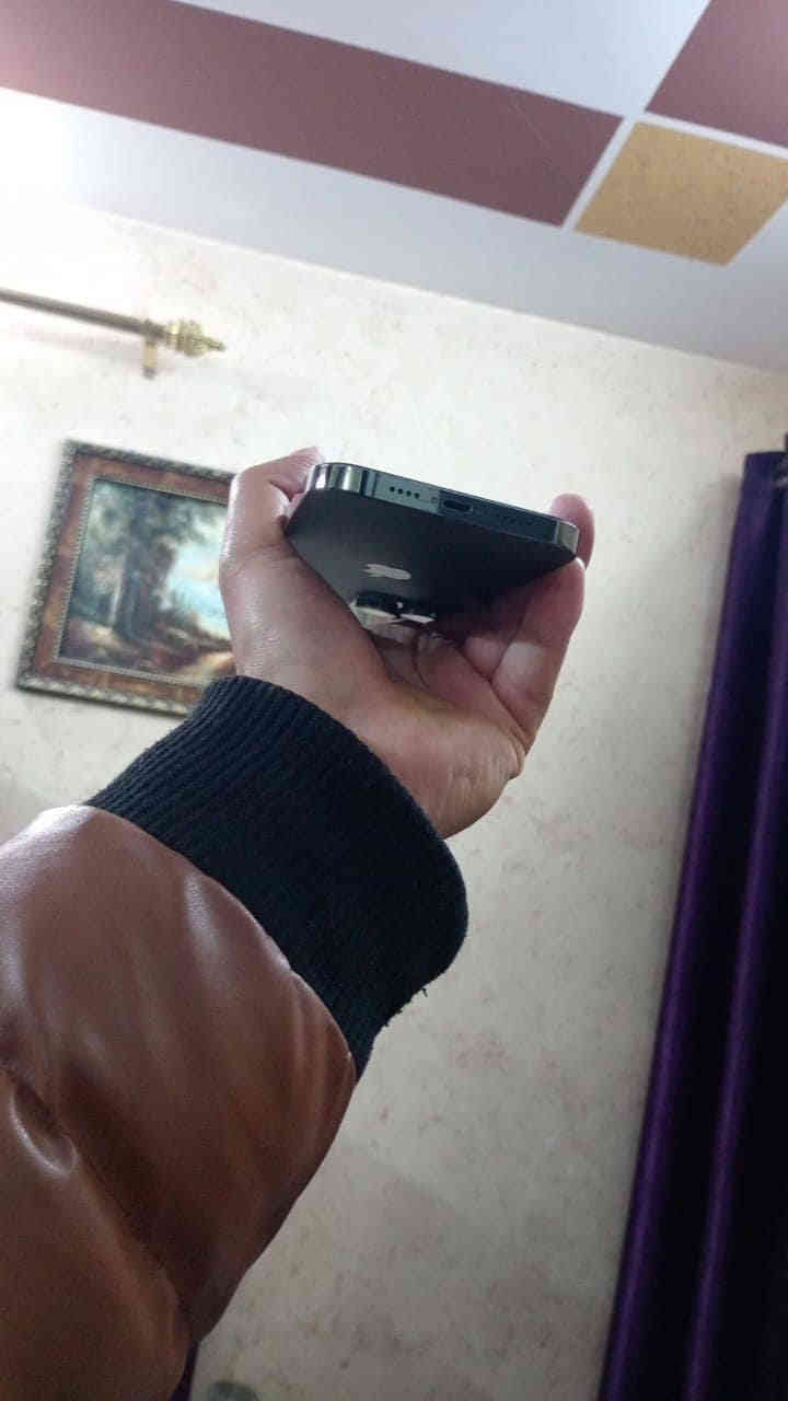 13 برو ماكس للبيع 
جهاز نضيف كلش ما مفتوح ولا مبدل بي شي ابد 
بطاريته 94 ملحقاته كيبل وسماعه عنواني مدينه الصدر قطاع 67 مقابل مستشفى ابن البلدي واتس موجود ***********
