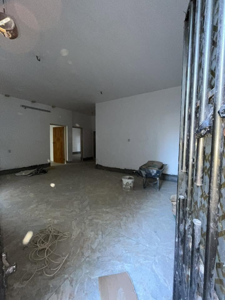 السلام عليكم
بيت للبيع المساحه 146 متر في حي العسكري البيت مرمم حديثا كونكريت يحتوي على 2 غرف نوم وصاله ومطبخ  بالاضافه الى منور خلفي العنوان حي العسكري خلف جامع اهل البيت 
للاستفسار الاتصال على الرقم 
***********

