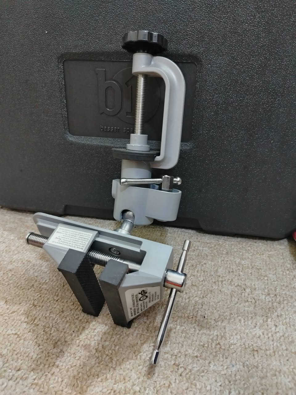 سلام عليكم 
جهاز سنفرة وتثقيب
ومنكنة بارك سايد ألماني مفصليه
*********** واتساب للحجز
