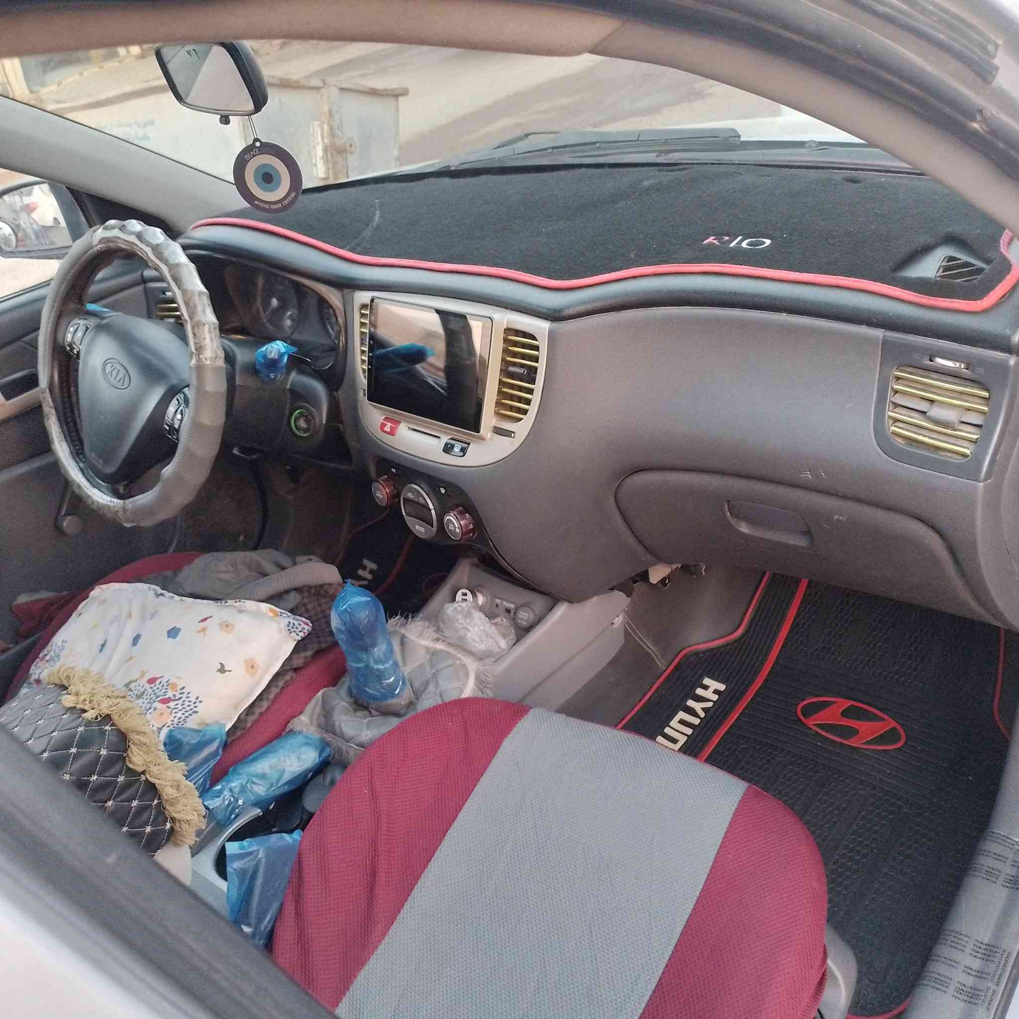 السلام عليكم 
كيا ريو للبيع مصبوغه حزام جماليه بدون اي ضربه سياره جاهزه كير عادي مكينه 1600 موديل 2007للاستفسار الاتصال على الرقم ***********
