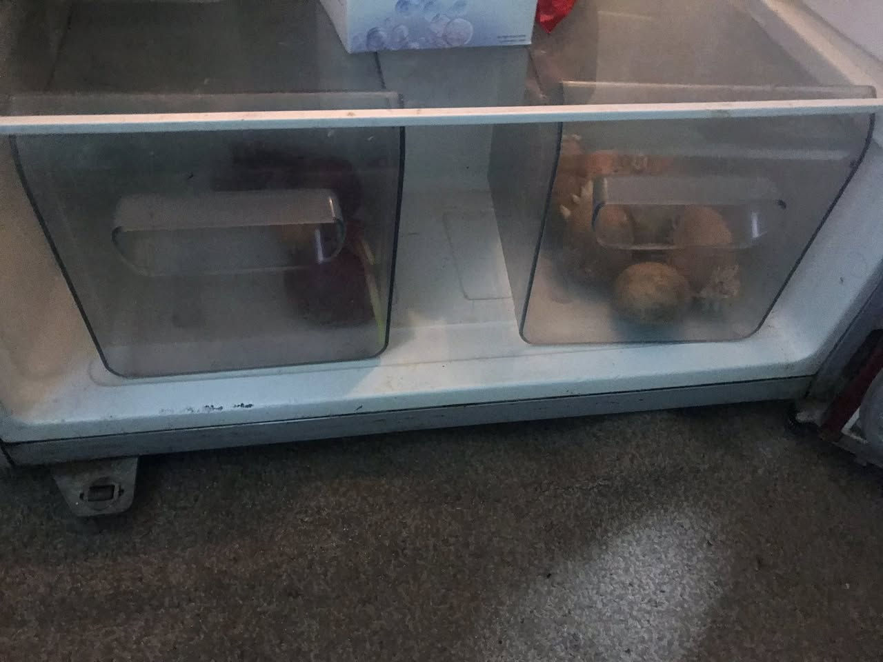 امانه ثلاجه نطيفه حجمه جبيررر سببب البيع حجمه حبير وشقته صغيررر تجميد فول تبريد ماله متوسط لانو منقصه غاز شوي 

تاخذه من باب البيت واذا بيه مشكله ترجع وضمان يومين اشوفه 
سعر 100 متسعجل عليه 
***********
