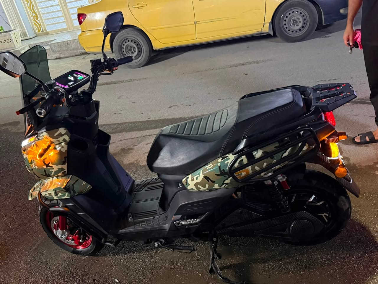 دراجة اباتشي الشكل الجديد
الملف 2000w 

نظام 3 سرع + بارك

سرعه 100 كيلو حقيقي 75 الى 80 كيلو حسب الحمل

بريكات هايدروليك امامي خلفي

بطاريه ليثيوم 72v 30A ضمان مده سنه صار شهر من شادها الشحنه الوحده تمشي حقيقي 50 كيلو

دبلات غاز امامي خلفي

حجم الويل 12 الامامي و الخلفي

سويج + بصمة

مثبت سرعة + بك

سعر مليون قفل

***********
