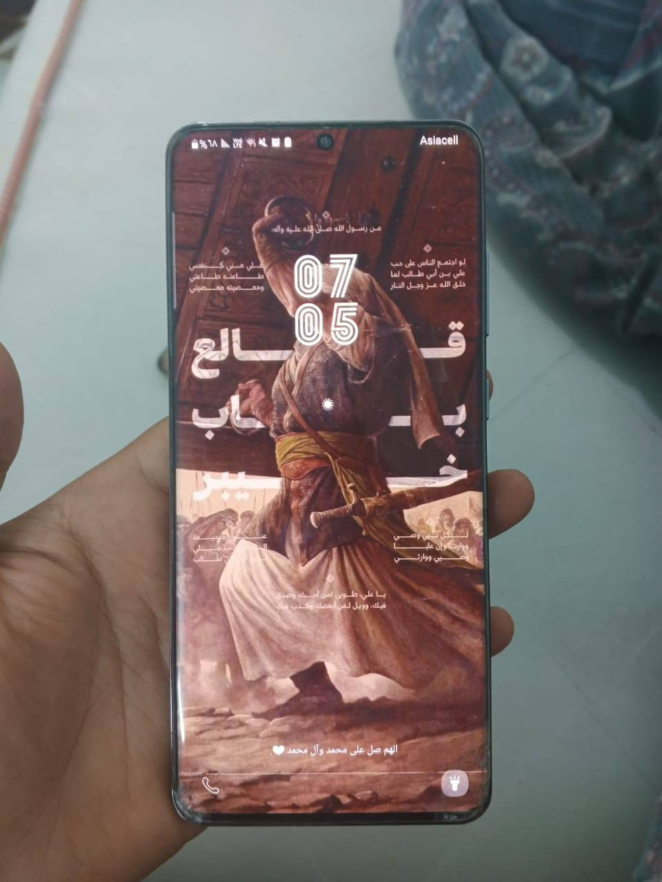 سلام عليكم s20 Ultra 5g
الجهاز بعده بحاله الوكالة مداخل تصليح 
الفطور بل كلاس تكدر تبدل كلاس الشاشة دون فتحه 
الجهاز طبيعي الفطور مامئثره على العب او تصفح.....للعلم حاط لزكه حمايه الجهاز أمريكي ذاكرة 126 عشوائية 12 قابلة للزياده 
معالج سناب دراكون 865 شحنه حلو فقط الفطر الي بل كلاس مغوش على كامرة السيلفي اما كامرات الخلفية ماعليهم شي تصوير 8k 4k ول 100x زوم قيم بل يرضي الله وحياك الله تواصل ***********
