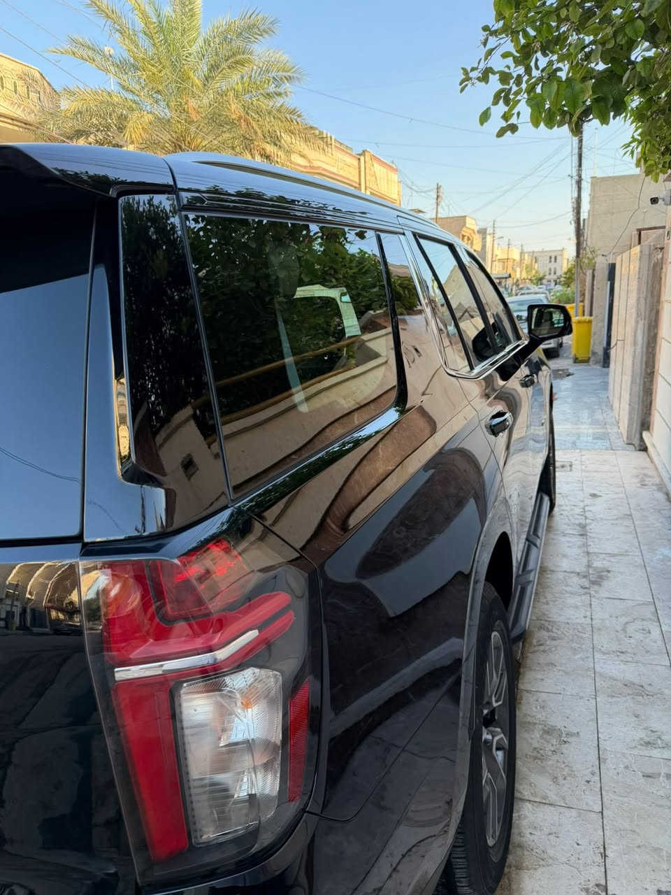 تاهو LT خليجي 2023 
( رقم بغداد )
 
* فتحة سقف 
* فور ويل 
* مقاعد جلد وتدفئة
* ثلاجة
* شاحن واير ليس
* تشغيل عن بعد 
* تحديد مسار 
* نقطة عمياء 
* رادار امامي وجانبي وخلفي 
* فتح ذاتي عند الاقتراب من السياره 
* كاميرات محيطية 360 درجة عدد 4 
* مقاعد كهرباء
* شاشة كبيرة مع نظام ملاحة 
* صندوق كهرباء 
* ميموري خزن مقاعد 
* السياره ماشية 32 KM
* السعر (51) الف 

مكان السياره :
بغداد  / السيدية / قرب شركة TOYOTA   
*********** ☎️
