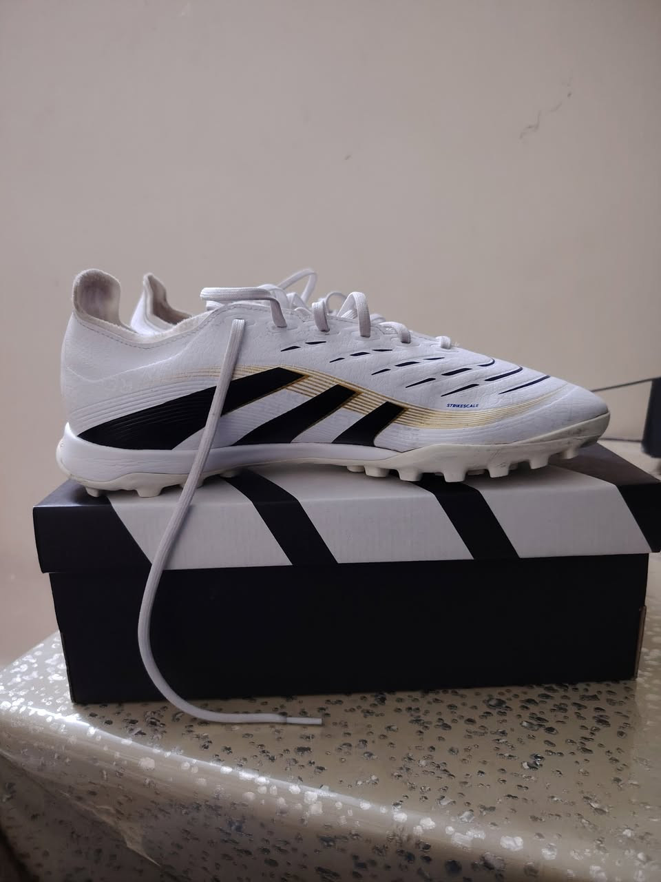 سلام عليكم
  Adidas Predator League Tf سعر 75،000 الف
  قياس 2/3 44 
البارحة تم شرائة من وكالة المنصور والوصل موجود
ملبوس مرة وحدة وسبب البيع القياس خاطى

مكان بغداد اعظمية وماكو توصيل


**إذا كنت صاحب هذا الإعلان وتريد حذفه لأي سبب، رجاءا أرسل رسالة إلى الدعم الفني**
