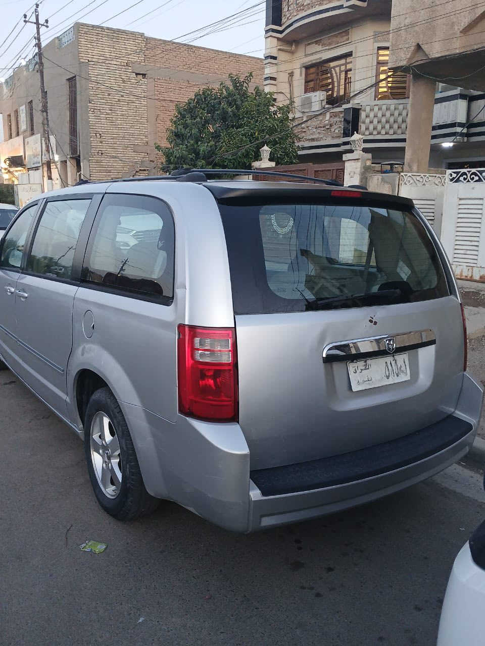 دوج كرفان موديل 2008 
رقم بغداد 
بيبان كهربائي كشنات كهربائية 
محرك 3800 
تبريد تدفئة شغال 
السعر 95 وبيها مجال 
***********
