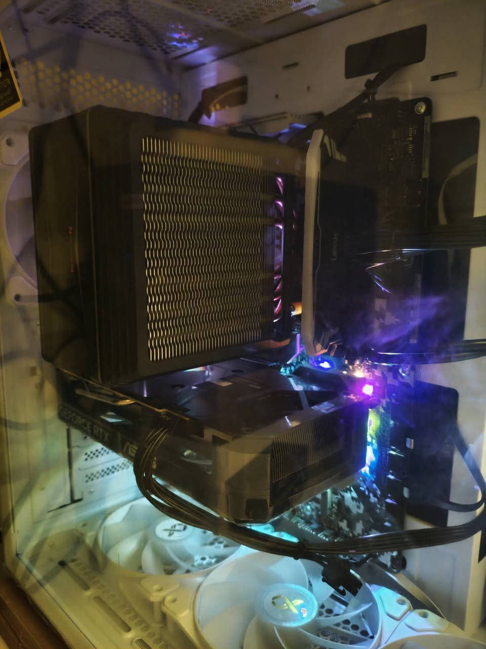 ب
تجميعه 5060ti 16gb  ذاكره 1 تيرا جين 4 كلش قويه و سرعه بمليون و 450 . استعمال 3 اسهر فقط و عندي توصيل 180 فريم على RE. 9 ركويرم
وتساب ***********

AMD Ryzen 7 3800X 8-Core Processor
GPU : Asus 5060ti 16gb  : 1-16gb

M.B _ ASRock . B450 pro . STEEL LEGEND

M.2 . Gen.4 1 T
256 +

 RAM . Leexar 1×16 . DDR4 3200

مبرد غازي كبير  Redragon Hodur CC-2188 ARGB

Power Supply . B.P.750 REFORMATION

 Case : Lian Li 11 Dynamic Mini
