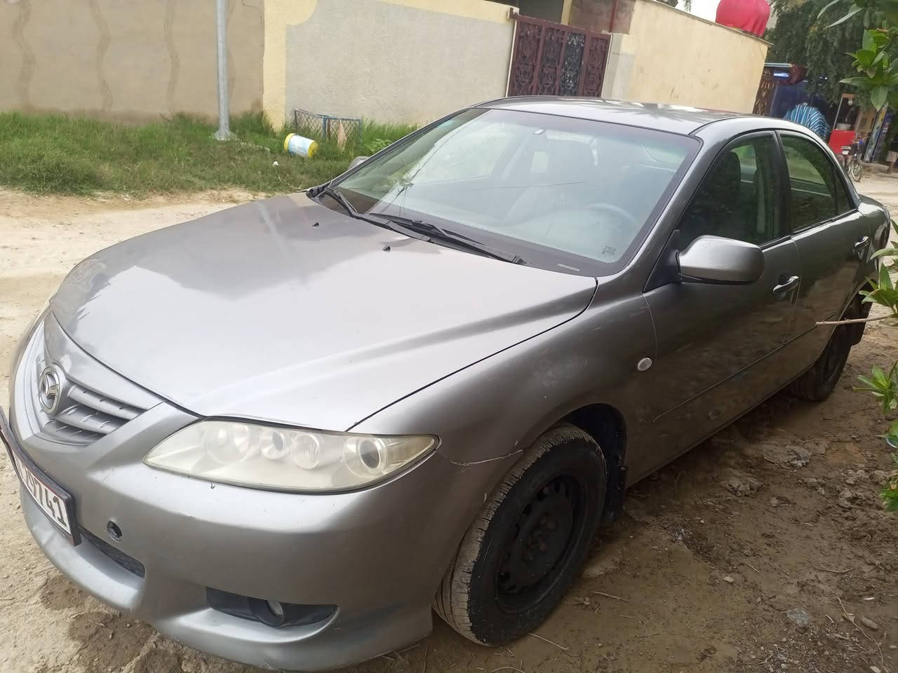 السلام عليكم مازده زوم6 2003 
تخم تاير جديد جواها
محرك وكير مال كامري 2200
رقم جديد بغداد بسمي 
نواقصه كمبريسر تعبانه
فان شغال  
دبلات يرادله 
مكاني بغداد الشعب الثعلبه
سعره 38بيه مجال 
وهذا رقمي ***********
