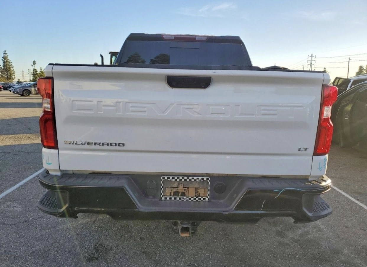 🔹السلام عليكم ..

🔹نوع السيارة …
‏♦️CHEVROLET - SILVERADO - LT TRAIL BOSS- 2025

♦️تاريخ المزايدة غداً الثلاثاء بعد السادسة مسائاً .
                     2026 - 3 - 17.  

♦️عداد المسافات - 28 الف ميل فقط .
♦️الاسطوانات - 8 سلندر .
♦️حجم المحرك - 5.3 .
♦️نضام الدفع 4X4 .
♦️الوقود - بانزين .

♦️الأضرار  :- حسب الصور المرفقة  ..

🔹للدخول الى المزاد او شراء سيارة
🔹او اي استفسار يرجى التواصل مع …

🔹شركة الناصر للمزادات وتجارة السيارات🔹

♦️ايهم الناصر - ***********

📍صلاح الدين - قضاء العلم - قرب البطاقة الوطنية📍
