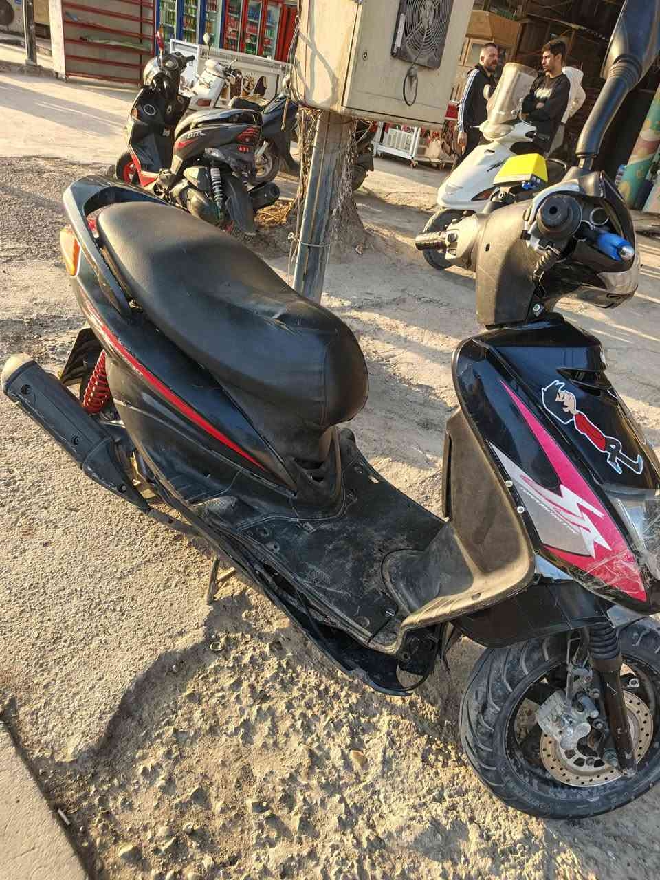 سلام عليكم شباب دراجه سكنس نثيه لبيع دراجه نكره سلاف هندر شغالل تنباع عل حطتهه مكاني الحريه الدولعي شارع الريسي ريدهه 450 الف بيهه مجال بسيط الرقم ***********
