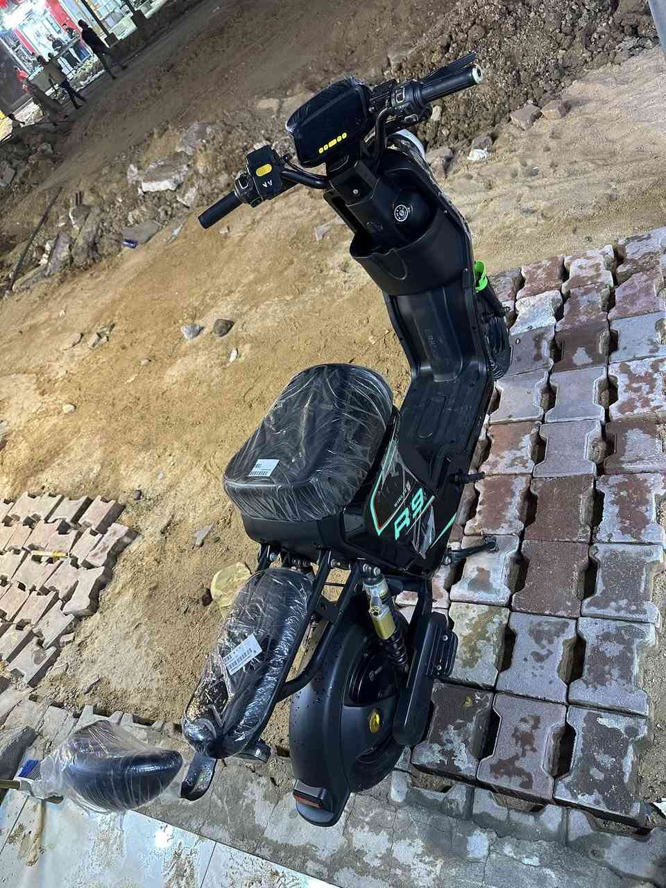 للبيع ار ٩ الحديث دراجه حلوه ونضيفه ومرتبه موديل ٢٦ مشيها حلو بطاريا ٣٢ أمبير ونلي اصلي كلشي شغال بيها من طول للطول اشاير هورن لايت نشره حساسات كلها شغاله  صاله شهر ونص مامتعوبه سعرها ب ٤٢٥ وبيها مجال قليل وصلها موجود من حسين الاسدي ماخذيها 
العنوان : المشراق الجديد تقاطع المشراق يم مستشفى المواساة
رقم : ***********
