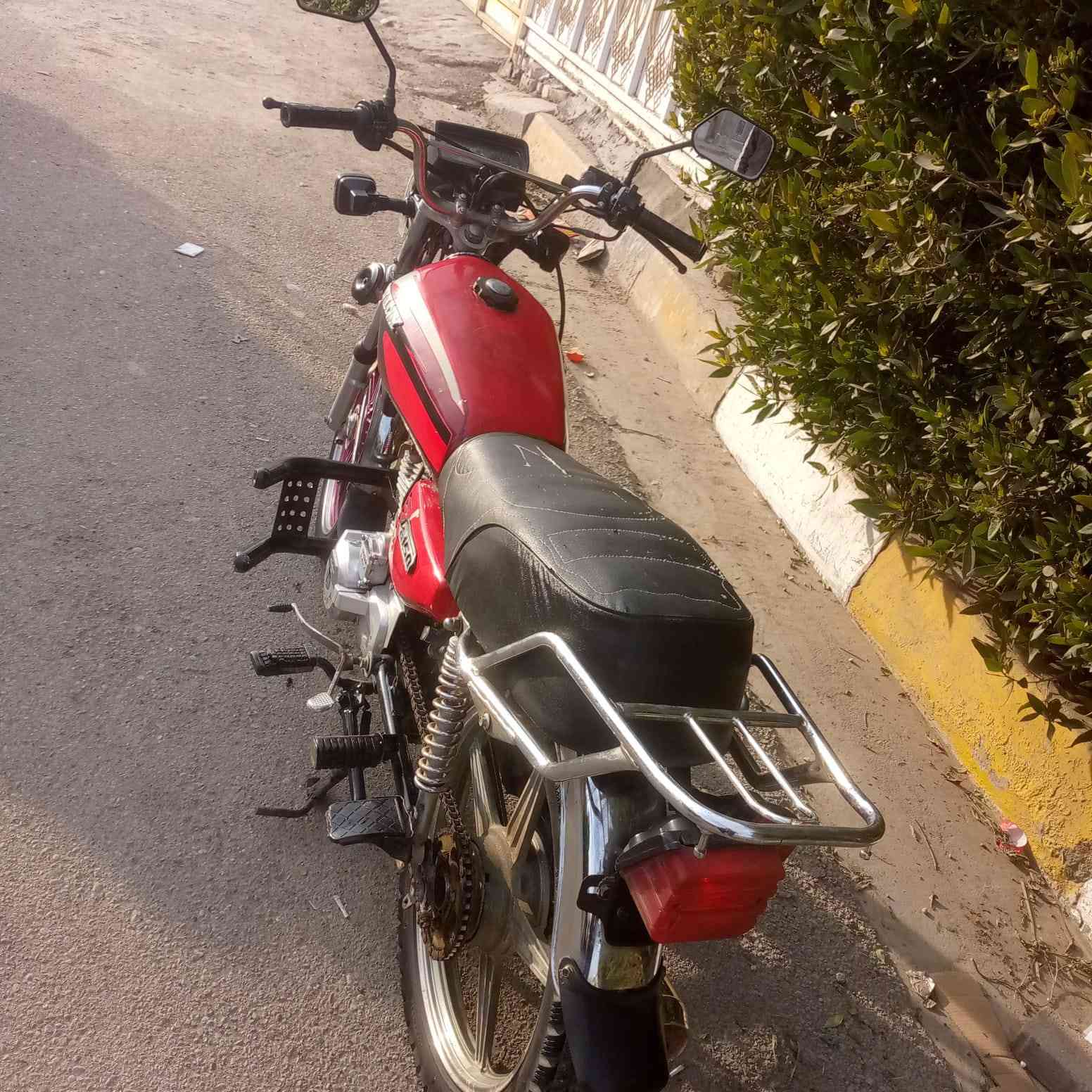 سلام عليكم دراجه إيراني خمسه كير مديل 21 أوراق كامله كير محرك خير من الله كهربائيات شغاله سعرها 400 عنوان بغداد حسينيه الراشديه رقم ***********
