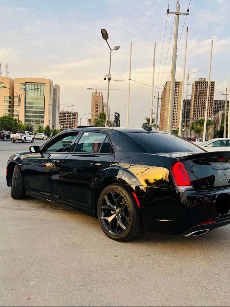 🚘 جۆری ئۆتۆمبێل: کرایسلەر (Chrysler)
📌 مۆدێل: 300S – 2021
🎨 ڕەنگ: ڕەش
⚙️ مواصفات: کەنەدی – فول فول – قەپات مواصفات

📏 ماوەی ڕۆشتن: 31,000 مایل
%80 کلین تایتڵ

🔎 تێبینی:
سەیارەکە سفر کیلۆمەترە و شەریکەی Mini International ـە.
تەنها دەرگای دواوەی لای سەکەن بستێکی تەعدیلە ، لەگەڵ لێواری هێلالی چامڵغی دواوەی لای سەکەن کارتە تەنها لێوارەکەی، بێ هیچ شتێک.

📍 شوێن: هەولێر
📞 ژمارەی پەیوەندی: *********** أربيل, العراق
