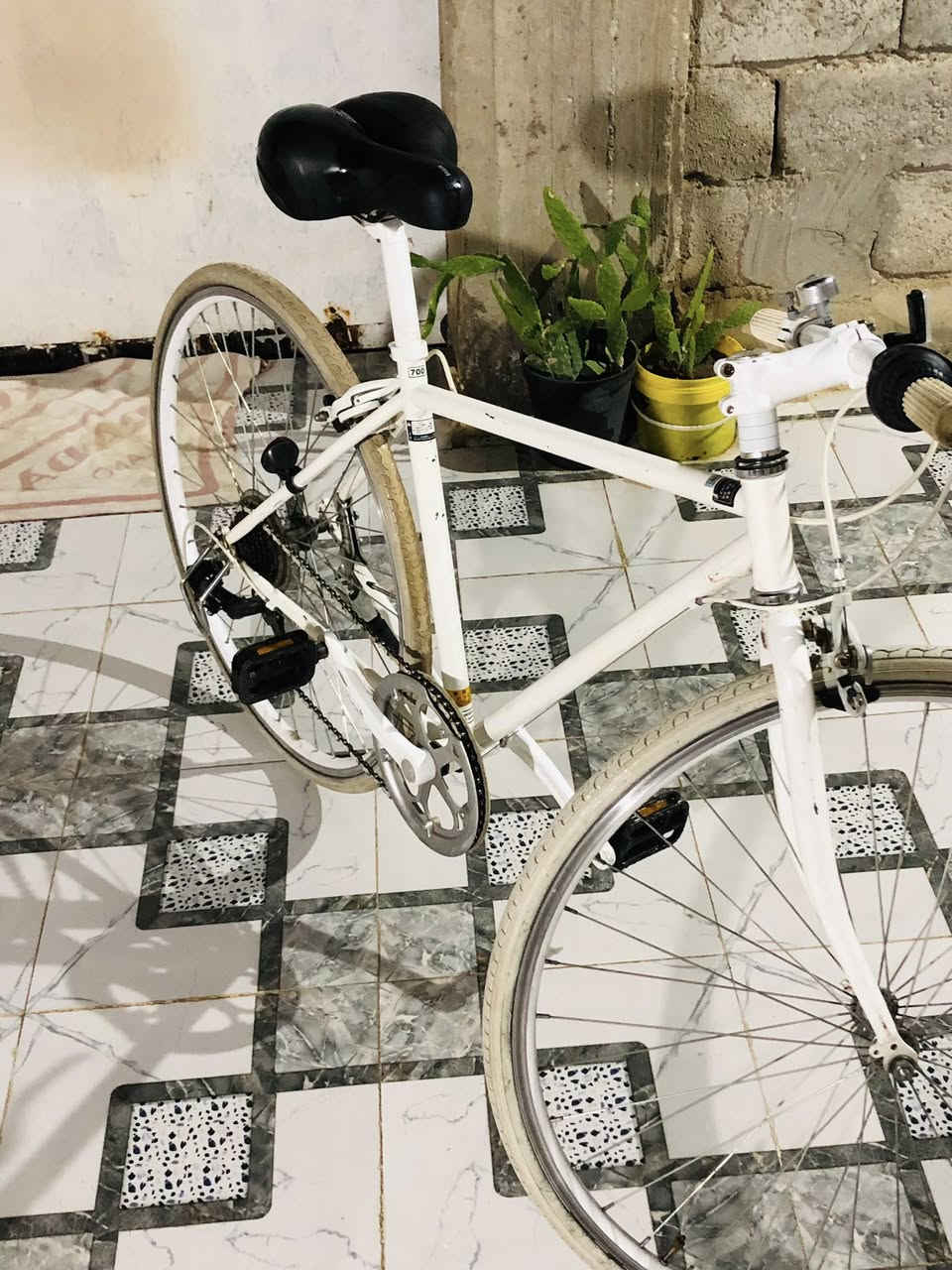 سلام عليكم باسكل للبيع C700 كامل من البريكات ومن العكرب مالته يتكون من 7 نمرات وكلهن شغالات  و من الكير مالته  و الباسكل فول سرعه و كلشي بيه نضيف و الكشر مالته يخبل بعده جديد السعر بـ 120 و بيه مجال عنوان  بغداد النهروان قرب مطعم الديوان اذا شراي راسلني او اتصل عليه ع رقم الواتساب ***********
