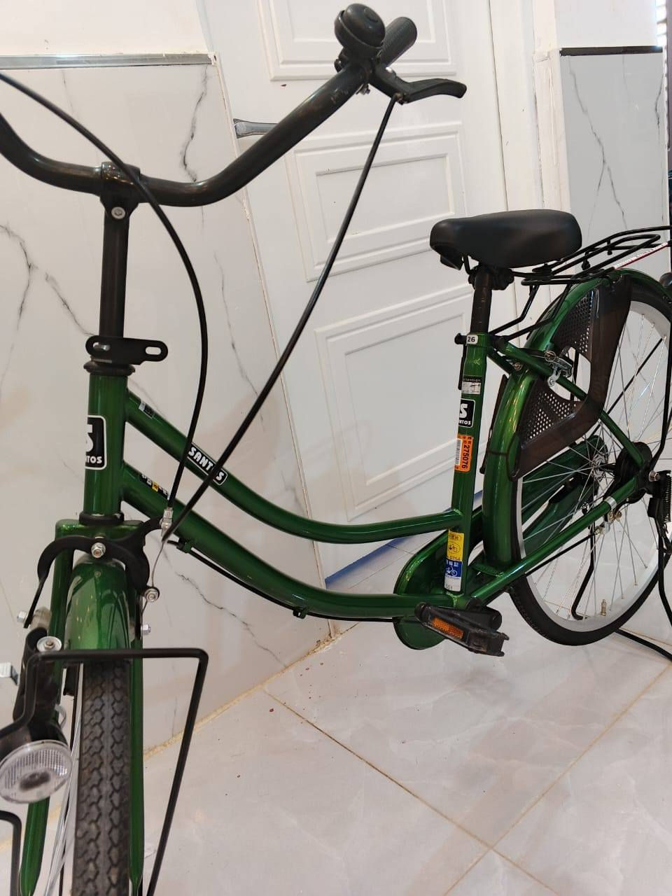 السلام عليكم شباب بيسكل بناتي حجم 26 لون زيتوني جاهز مابي نقص اي شي شركته سعره 160 
الرقم ***********
