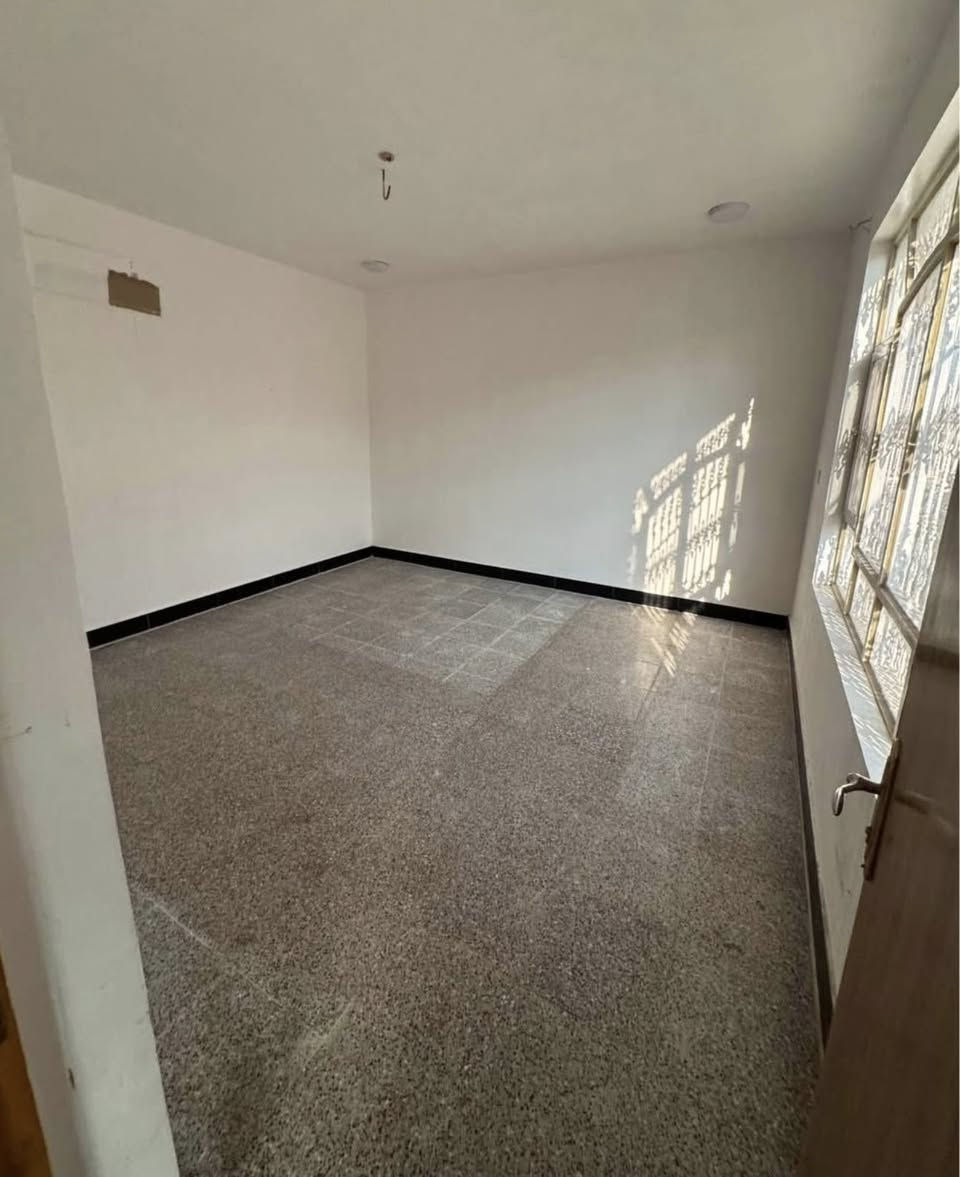 #عاجل 
عندي شقة للايجار مستعجل بحي السلام 100 متر حديثة وراقية 

غرفة نوم انيقة + استقبال + مطبخ +صحيات حديثة

خط مولد جاهز ماطور ماء وسخان وتانكي ماء

منطقة هادئة وخدمات كاملة 

للاستفسار اكثر الاتصال فقط غير متواجد عبر الفيس

***********

***********
