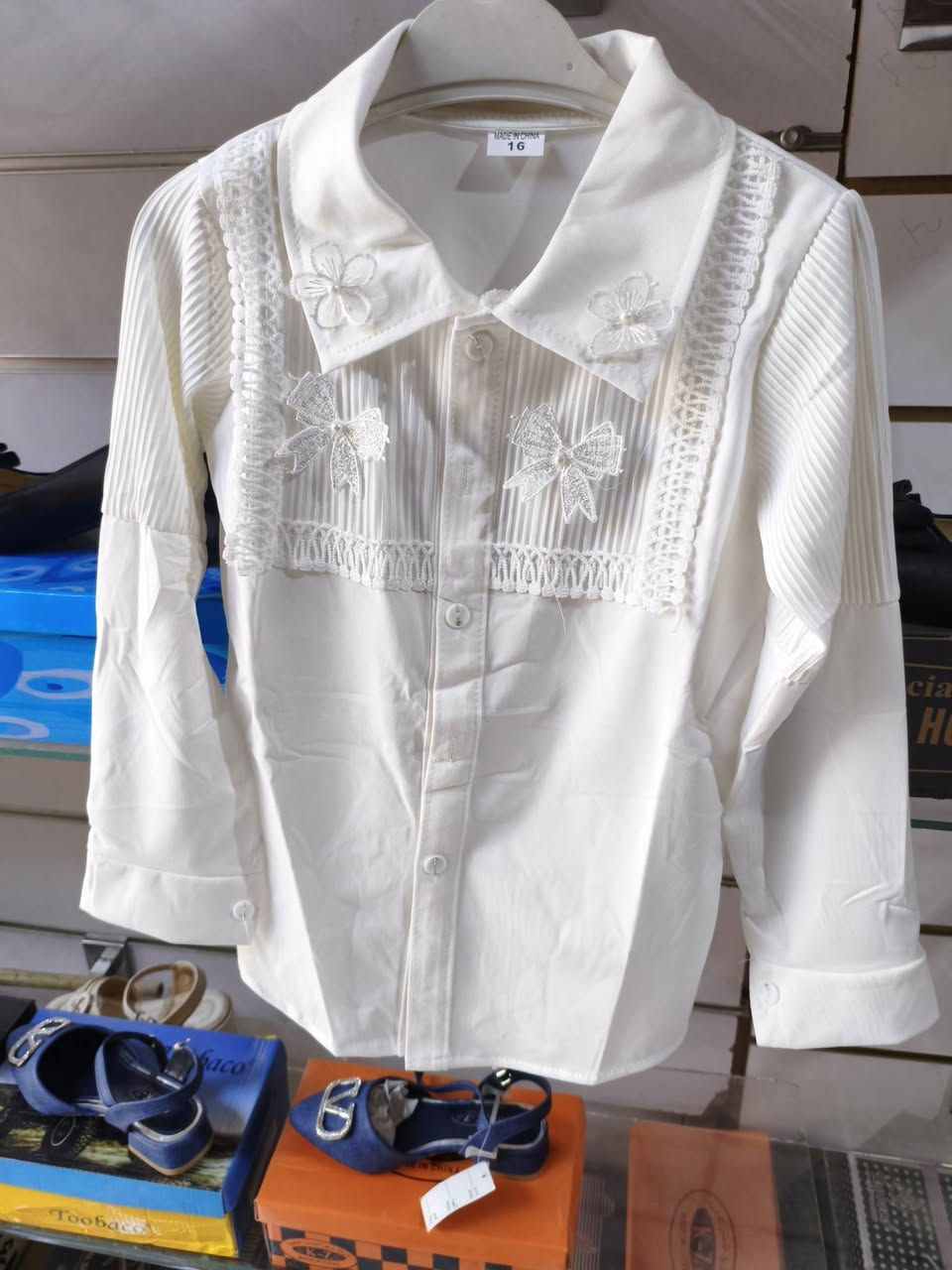 تصفية ملابس محل  قطع اخيره كذالك الأحذية فقط الموجود بالمنشور
اي قطعه داخل المحل ع 5الاف واكو ع 3 الاف 

جميع الملابس جديدة وليس فيها اي عيوب

المكان عفك جسر المستشفى قرب اسواق العائله


**إذا كنت صاحب هذا الإعلان وتريد حذفه لأي سبب، رجاءا أرسل رسالة إلى الدعم الفني**