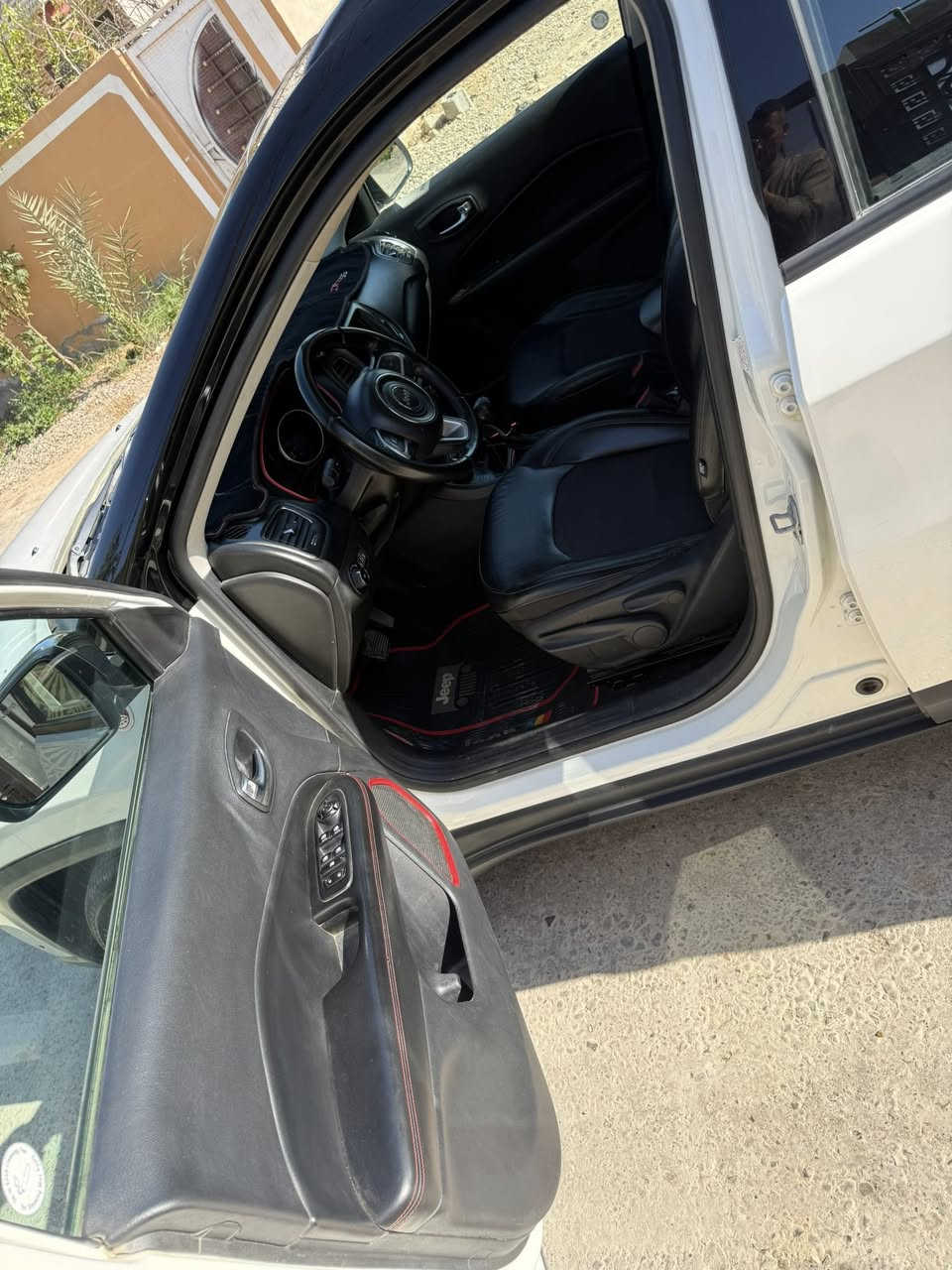 ما شاء الله توكلت على الله
للبيع سياره جيب كومباس موديل ٢٠٢٠ مواصفات سياره بسمي تبريد تدفأ شغالات تخم تاير جديد صدر جديد محرك وكير شرط كفاله تحكم استيرن بصمه شاشه داخليه كامره خلفيه  منضومه زنون شمسي الكشنات جلد السياره نضيفه مال جناي بيع او مراوس حسب القناعه    السعر ١٣٠ وبيهه مجال رقم *********** اسيا ***********
