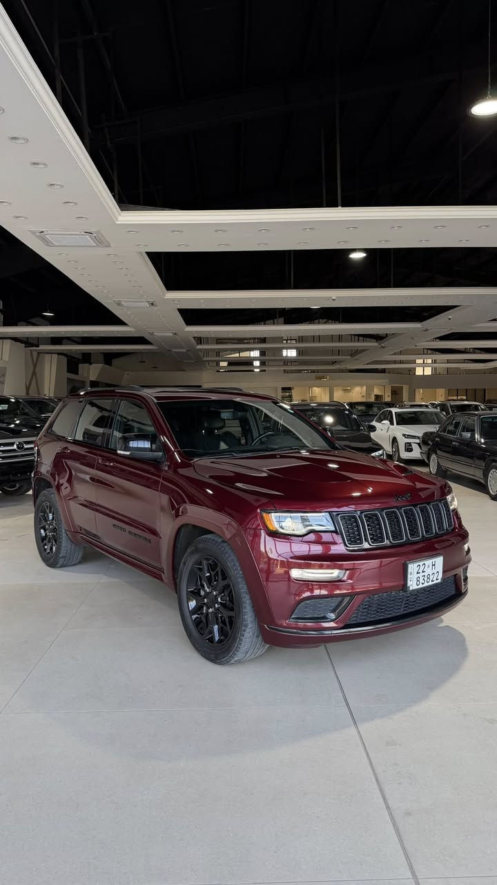جيب Grand Cherokee Limited X 2021
كفالة عامة جديدة بالكارتون📦⭕️

محرك 5.7L HEMI V8
8 سلندر — 360 حصان
جير أوتوماتيك 8 سرعات
دبل 4x4
عزم قوي وثبات عالي

مواصفات:
تشغيل بصمة، دخول ذكي، شاشة كبيرة Uconnect، كاميرا خلفية، حساسات أمامية وخلفية، رادار + تحذير اصطدام، Lane Assist، مثبت سرعة، بانوراما، مقاعد جلد كهرباء، تبريد وتسخين مقاعد، تسخين دركسون، ذاكرة مقاعد، إضاءة LED، رنكات 20 سبورت، فتح باب كهربائي، سقف وجناحات ولمسات Black Pack، نظام صوت ممتاز، دبل ثقيل وخفيف، سحب قوي جداً

السيارة فخمة ورياضية بنفس الوقت
صوت HEMI معروف وقوة ممتازة بالطريق

السعر 31 الف دولار ( 310 ) ورقة
وبيها مجال

للأستفسار : ***********
