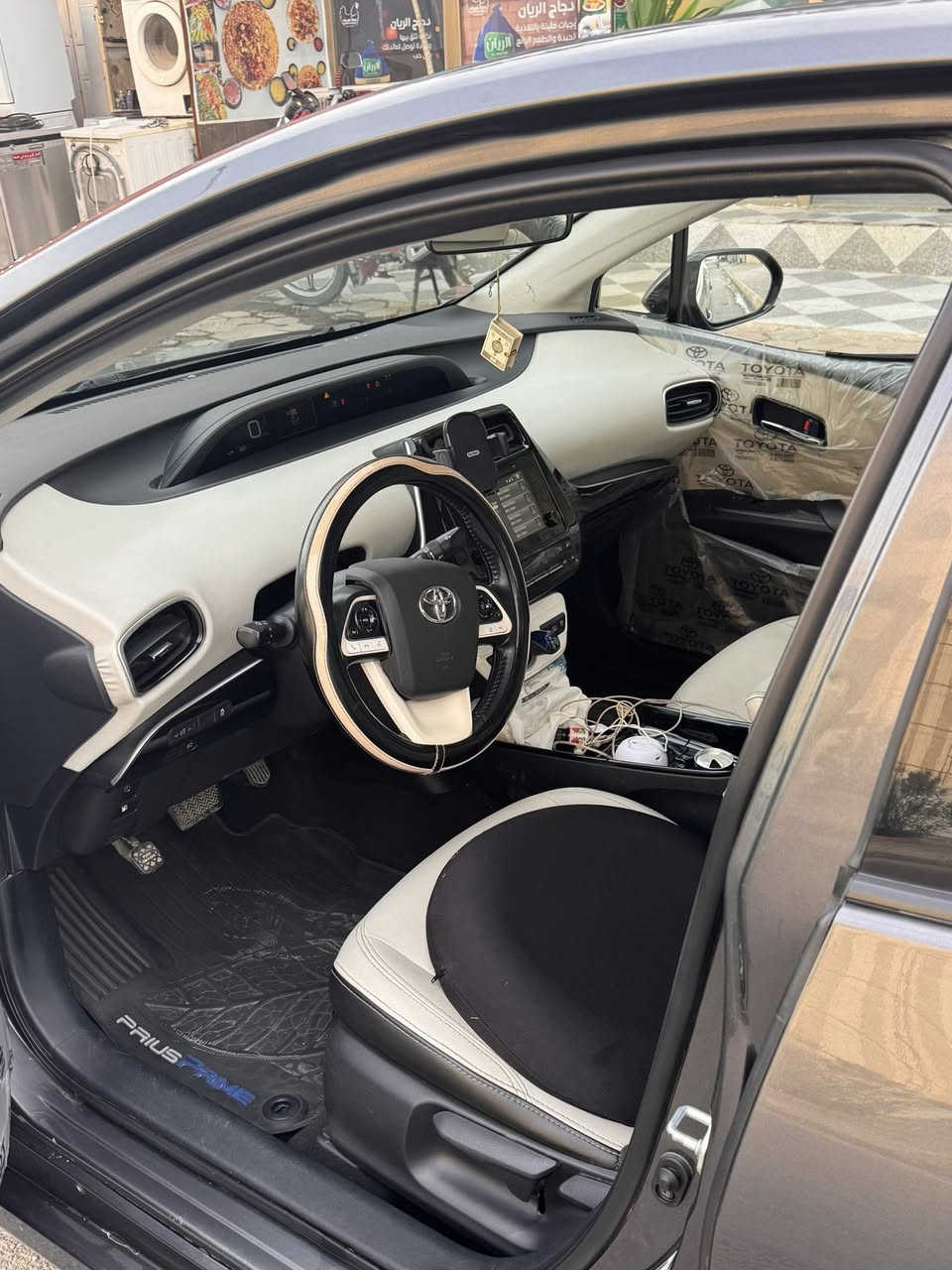 تيوتا بريوس 2019 ياباني وارد امريكي VIP
فئة البلك ان شحن منزلي
بصمه 
دخول ذكي ء
هيتر كشنات 
كشنات جلد
٣ انظمة قياده
شاحنه مال سياره اصليه موجوده 
السياره ماشيه١٣٠ الف (كيلو) قابل للزياده
(موجود الكشنات خلفيه )
للاستفسار 
مكان الرمادي 

***********
