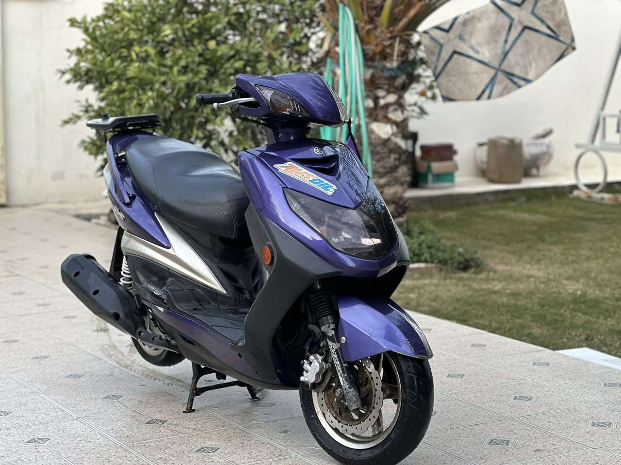 سلام عليكم شباب دراجه سكنز فحل للبيع دراجه خير من الله وهاذه رقمي *********** السعر ٩٠٠ بيهة مجال بسيط@
