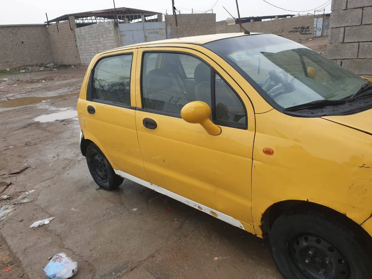 كيو كيو للبيع
موديل 2012
بدون صبغ وبدون ضربه كفاله عامه
كير محرك شرط صدر جديد بلكارتون كهربائيات كله شغل
شرط تحويل فقط
تايرات جديد دوشمه جديد صدر جديد تدفئه شغال 
رقم كركوك اليف سنويه عاج كمرك مدفوع شرط تحويل 
بطاقه بنزين ما بيها 
سعر 12ورقه قفلها بدون اي معامله شراي خابر
*********** مكان كركوك
