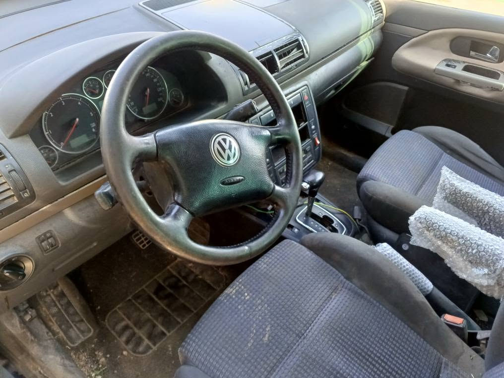Volkswagen sharanمۆدێل 2003 فول مواسفات بەس سویجە یەعنی علوج کێشەی مەدەنی بەشەرتە سعری ۲٥ ورقە  گێرو مکینەی تویتای یابانی لەسەرە گێر تماتیکە مکینە چوار پستۆنە بێ کێشەیە سەیارەیەکە 
شوێن . هه وڵێر دارەتوو 
‌*********** أربيل, العراق
