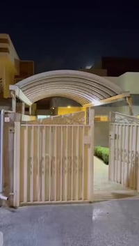 ‏بيت للبيع المساحة 300 الواجهة 10 نزال 30  ‏العنوان زيونة   ‏سند مستقل...