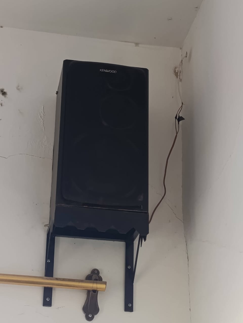 ثلاث سماعات و جهاز كلهن للبيع شرط شغالات الشراي يتصل على الرقم مكاني موصل ***********
