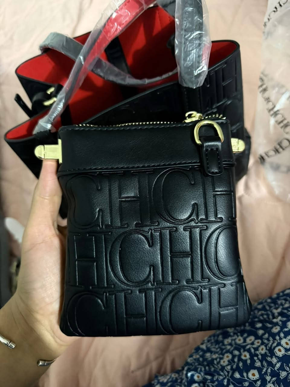 السلام عليكم
جنطه ماركه عالميه وحلوه ونازكه ومرتبه


**إذا كنت صاحب هذا الإعلان وتريد حذفه لأي سبب، رجاءا أرسل رسالة إلى الدعم الفني**