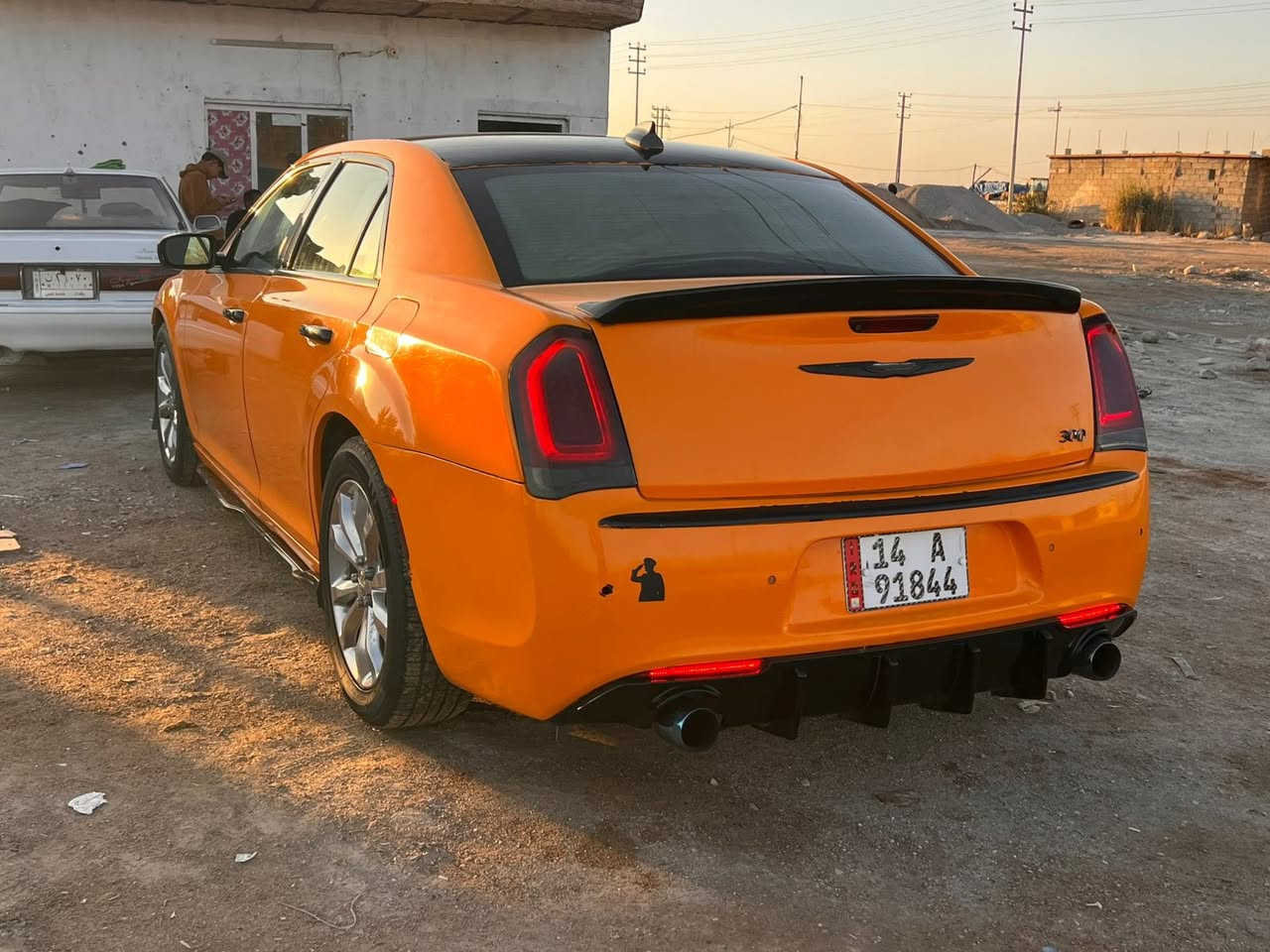 الحبايب كرايسلر 300c
موديل 2018
نص فول 
كشنات تدفئه
حساسات خلفيه + كامره 
حساسات اماميه +رادار امامي بس مموجود 
خطها شطره بغداد 
مكانها كوت 
***********
فور ويل ملغي 
رقم بصره اجره انكليزي 
مصفره هيئة وغرامات 
تحويل مباشر بنفس اليوم
