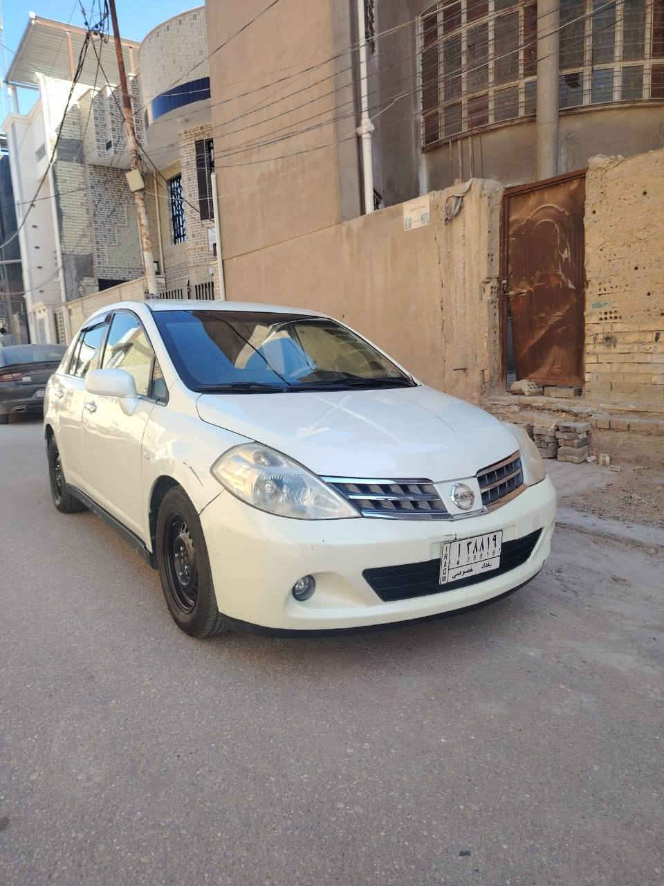 ***********نيسان تيده 2009 بيها جاملغ الخلفي والباب والباقي كفاله جديده كير مكينه حداديه السعر ٧٣ مكان النجف حي الجمعيه

