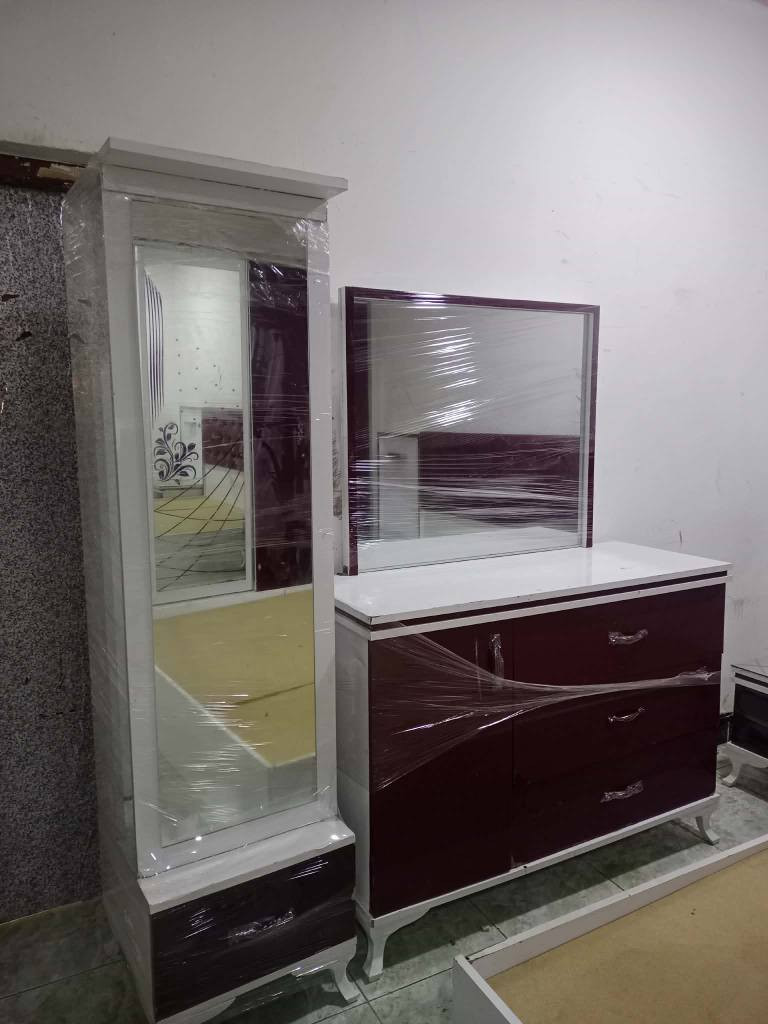 غرفة نوم للبيع نظيف كلش حلوه 7 قطع حلوه درجه اولى سعرها مناسب اي استفسار يراسل صفحه او يخابر على رقم *********** مكان كركوك كركوك, العراق
