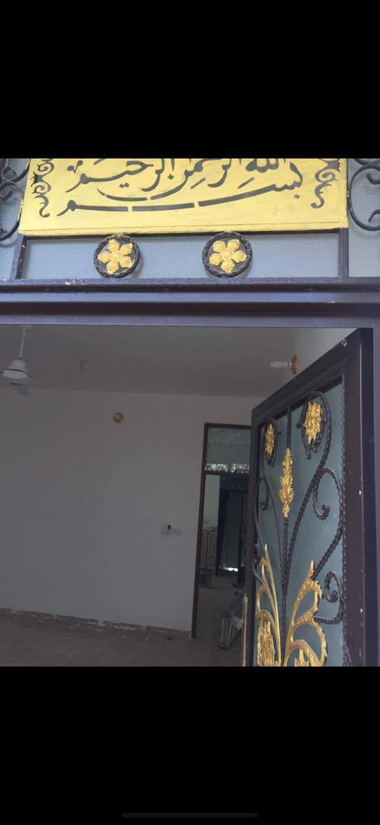 شقه حديثه للاجار مساحه ١٠٠ متر بعقوبة على شارع الرئيسي لجرف ملح تجاريه تحتوي على غرفه نوم وهول ومطبخ وصحيات وبالكونه الاجار (٣٠٠ ألف) (***********)
