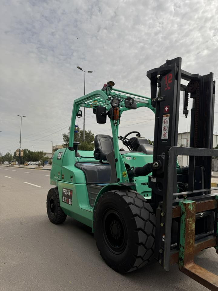 السلام عليكم 
رافعة شوكية متسيبوشي الحجم (4) طن (3)حركات موديل 2014 وارد يابان 
محرك ديزل (6)سلندر (S6S) كير نمرتين ثقيل +خفيف
ساعات العمل 2000 ساعة فقط 
للعلم مستخدم يابان فقط والرافعة مكفولة كفالة عامة ع وضعية الشركة
العنوان بغداد باب الشيخ تقاطع الكرينات كراج الحرباوي
لاستفسار الاتصال ع الرقم أو عبر الواتساب 
*********** باداره سامي الخزعلي 
يوجد خدمة توصيل لجميع محافظات العراق
