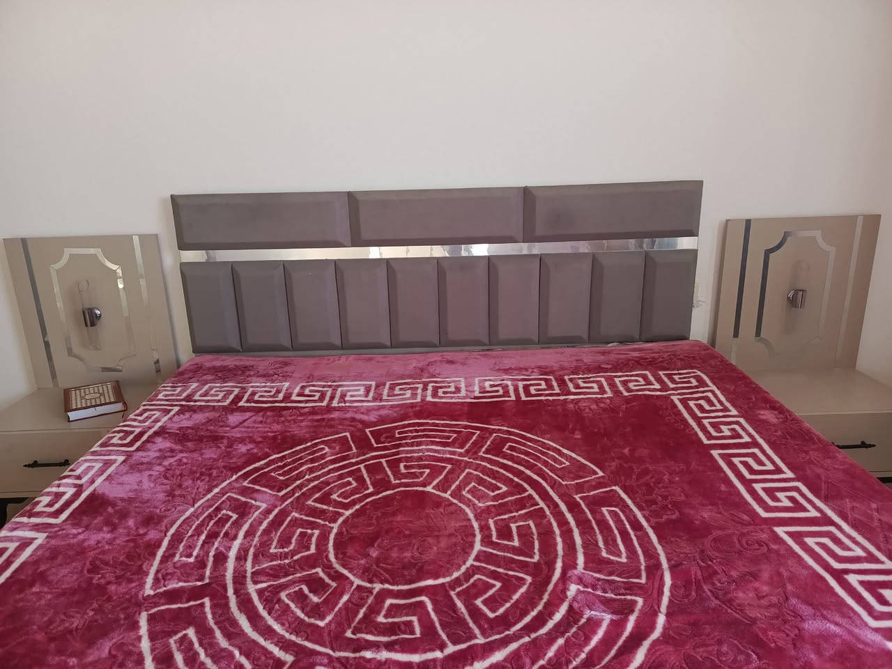 غرفة نوم تركي (٥ قطع) للبيع جديدة استخدام قليل معاها دوشگ اسفنج واتساب ***********
