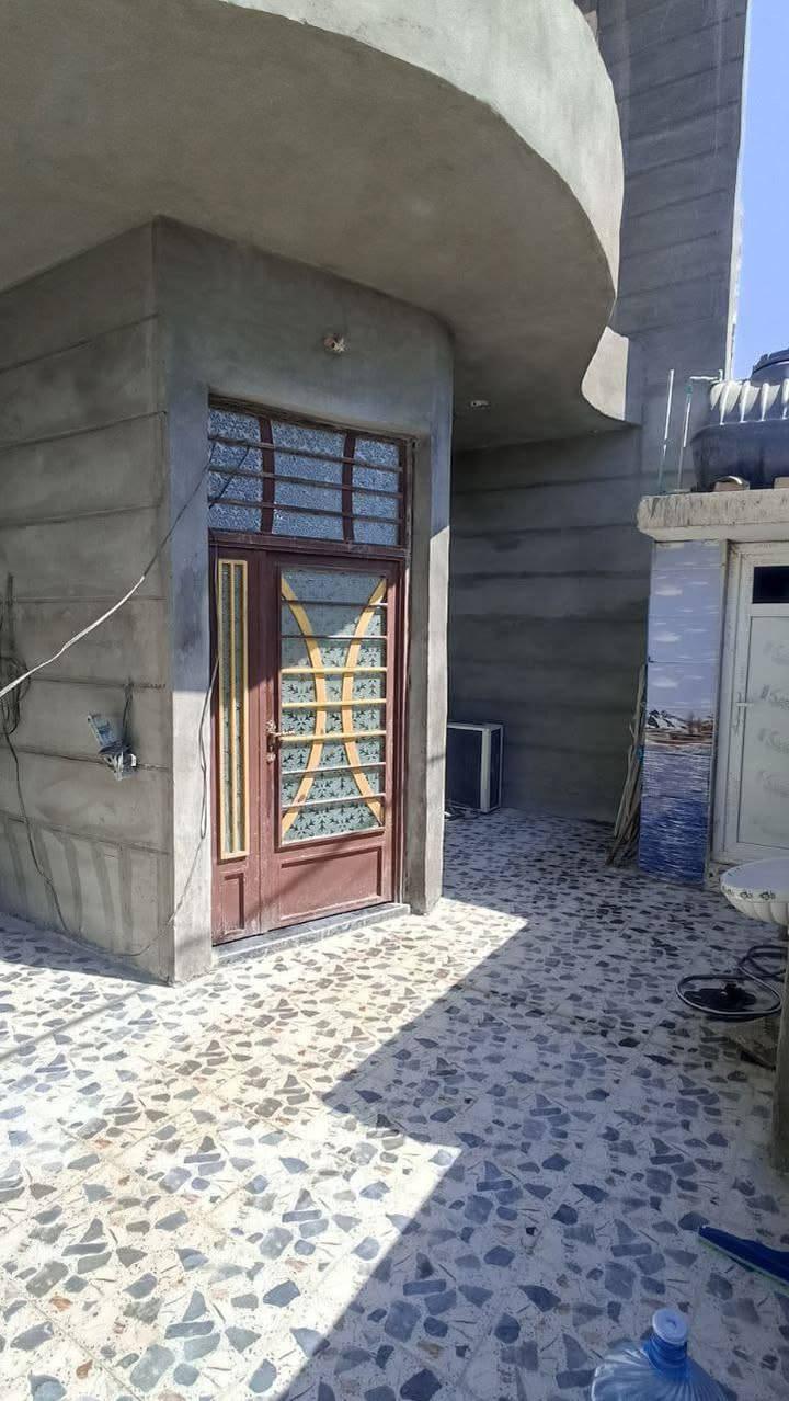 بسم الله الرحمن الرحيم 
للبيع بيت مساحه 150متر  طابقين بناء جديد العنوان بعقوبه تقاطع الساده منطقة حي الحكيم ***********
ابوسيف
