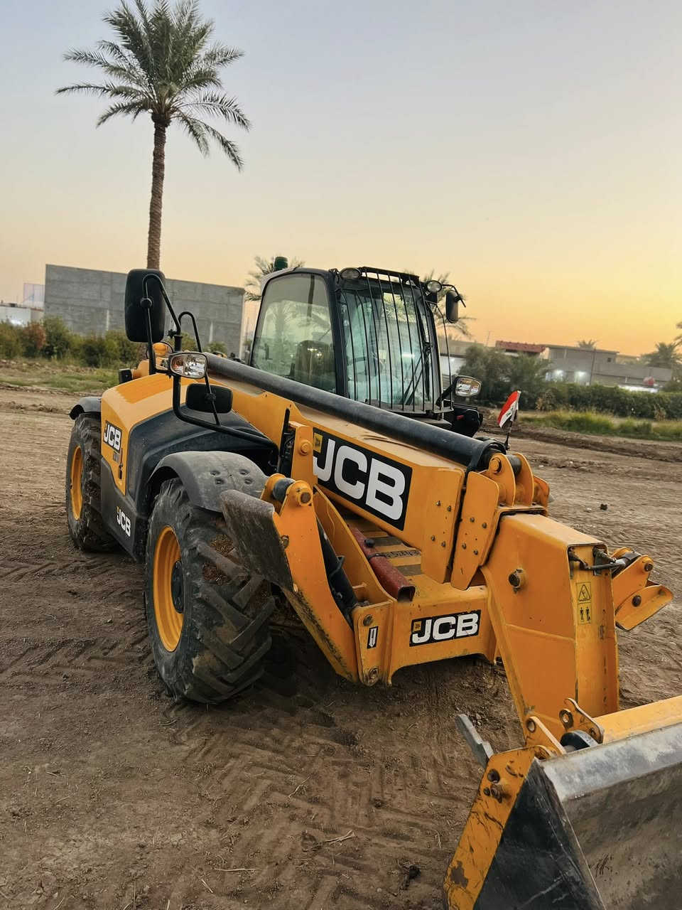 سلام عليكم 🫡 
البيع رافعه جي سي بي ساليت 
موديل 2016
رقم أربيل تحويل ثاني يوم
المكينه شغاله 
المكان بغداد تاجي 
رقم ***********
