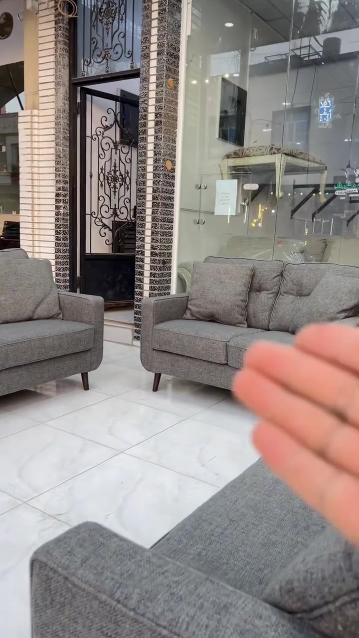 تخم من ماركه Ashley  اشلي متكون من 8 نفرات  نضافه 100/100 بمقعد وضهر طبي سوفت امريكي فول بوليستر هيكل الداخلي والخارجي بل كامل  حديد وخشب زان طبيعي  مقعد متحرك سحاب سهل التنظيف بقماش الكتان عنوانه اربيل زانكو ٩٩ قرب مطعم  ***********  واتساب فقط علي
