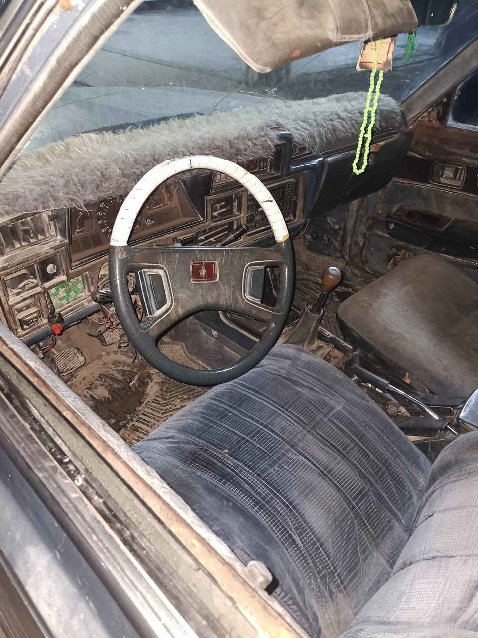 سوبر موديل 81 لبيع فقط 
رقم كركوك نكليزي مشروع وطني سنويه 2028
دفتر بانزين السياره كير عادي محرك بلاد السياره كير محرك صدر تخم تاير كهربائيات كله شرط لبيع فقط السعر 17 وبي مجال لشراي لستفسار ***********...مكاني كركوك .....
